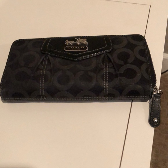 Coach wallet - Picture 1 of 6
